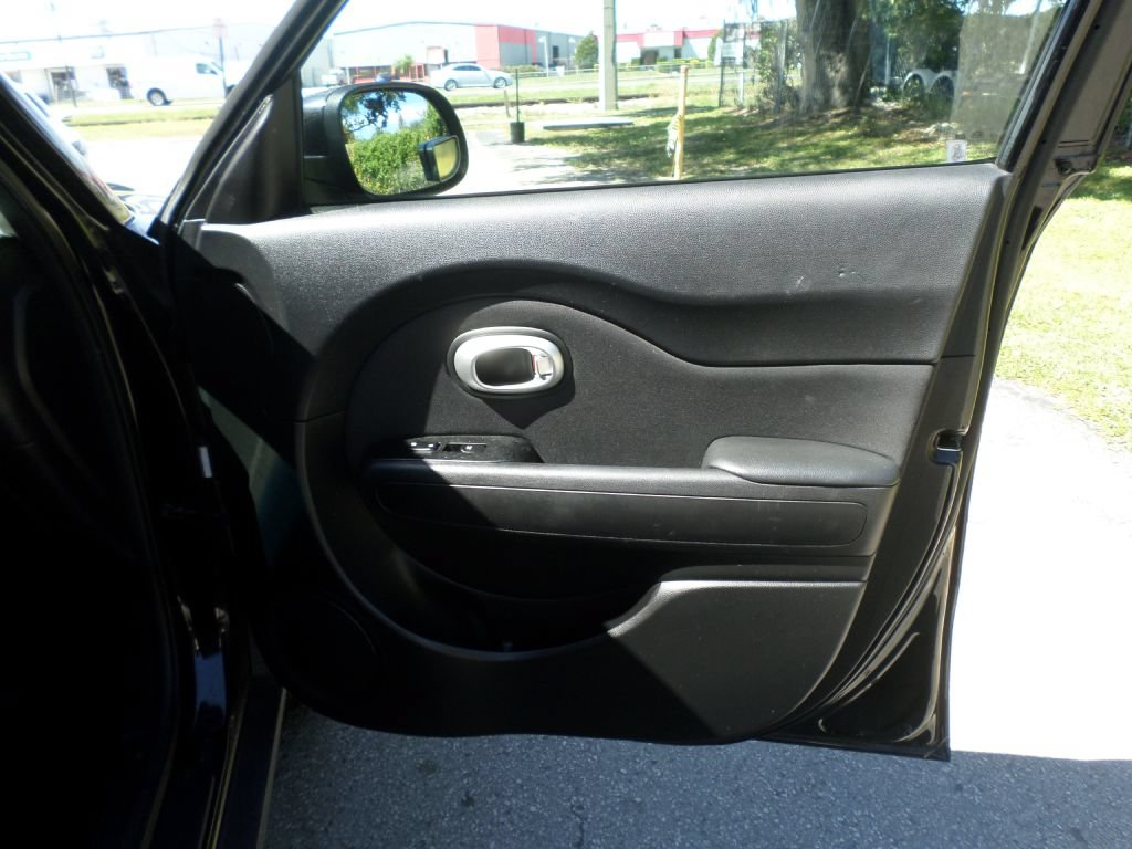 Used 2014 Kia Soul FWD image 17