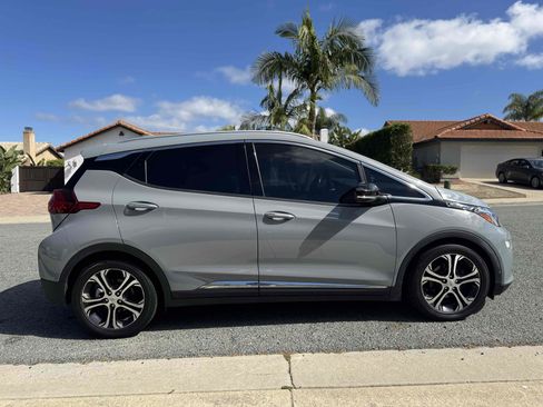 Used 2019 Chevrolet Bolt Premier w/ Infotainment Package FWD image 5