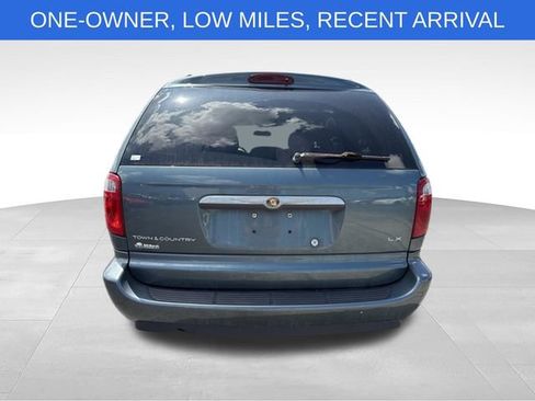 Used 2005 Chrysler Town & Country LX w/ Popular Equipment Group II FWD image 5