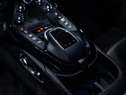 Used 2019 Aston Martin V8 Vantage Coupe RWD image 47