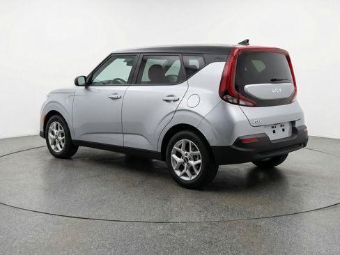 Used 2025 Kia Soul LX w/ LX Technology Package FWD image 6
