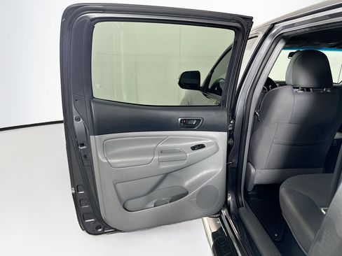Used 2014 Toyota Tacoma PreRunner w/ TRD Sport Package RWD image 25