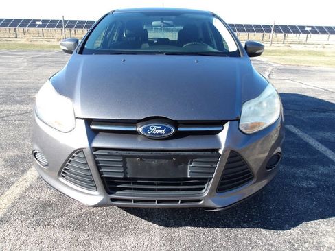 Used 2014 Ford Focus SE w/ SE Winter Package image 3