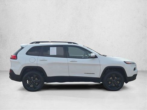 Used 2017 Jeep Cherokee High Altitude AWD/4WD image 4