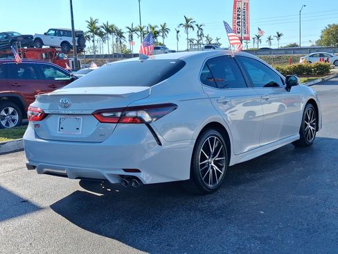 Used 2024 Toyota Camry SE w/ Cold Weather Package image 9