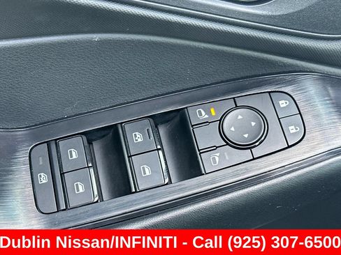 Used 2025 Nissan Rogue S FWD image 13