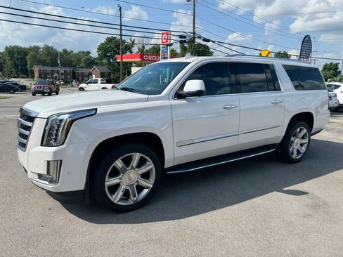 Used 2018 Cadillac Escalade ESV Luxury AWD/4WD image 5