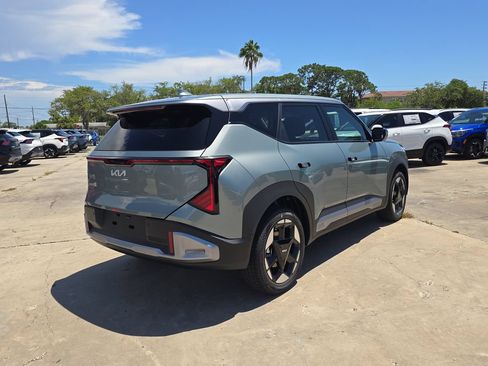 New 2027 Kia Seltos S FWD image 8