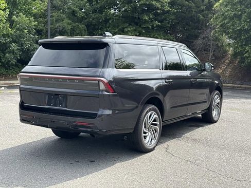Used 2025 Lincoln Navigator L Reserve AWD/4WD image 2