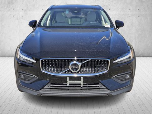 New 2025 Volvo V60 B5 Cross Country Ultra w/ Protection Package Premier image 2