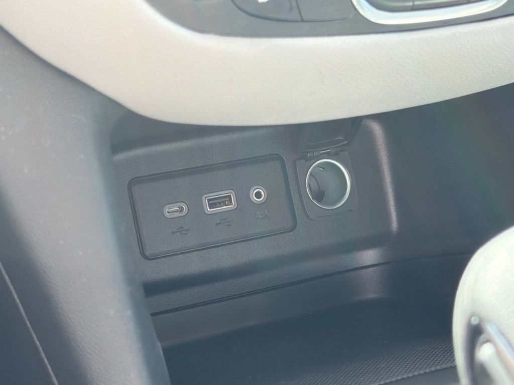 Used 2023 Chevrolet Equinox LT w/ Driver Convenience Package AWD/4WD image 36