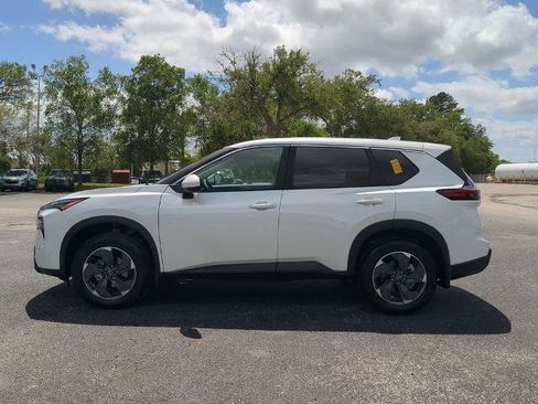 Certified 2026 Nissan Rogue SV FWD image 8