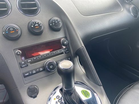 Used 2008 Pontiac Solstice Convertible w/ Premium Package image 13
