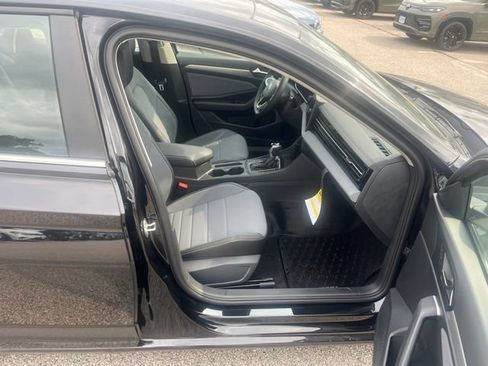 New 2026 Volkswagen Jetta SE FWD image 13