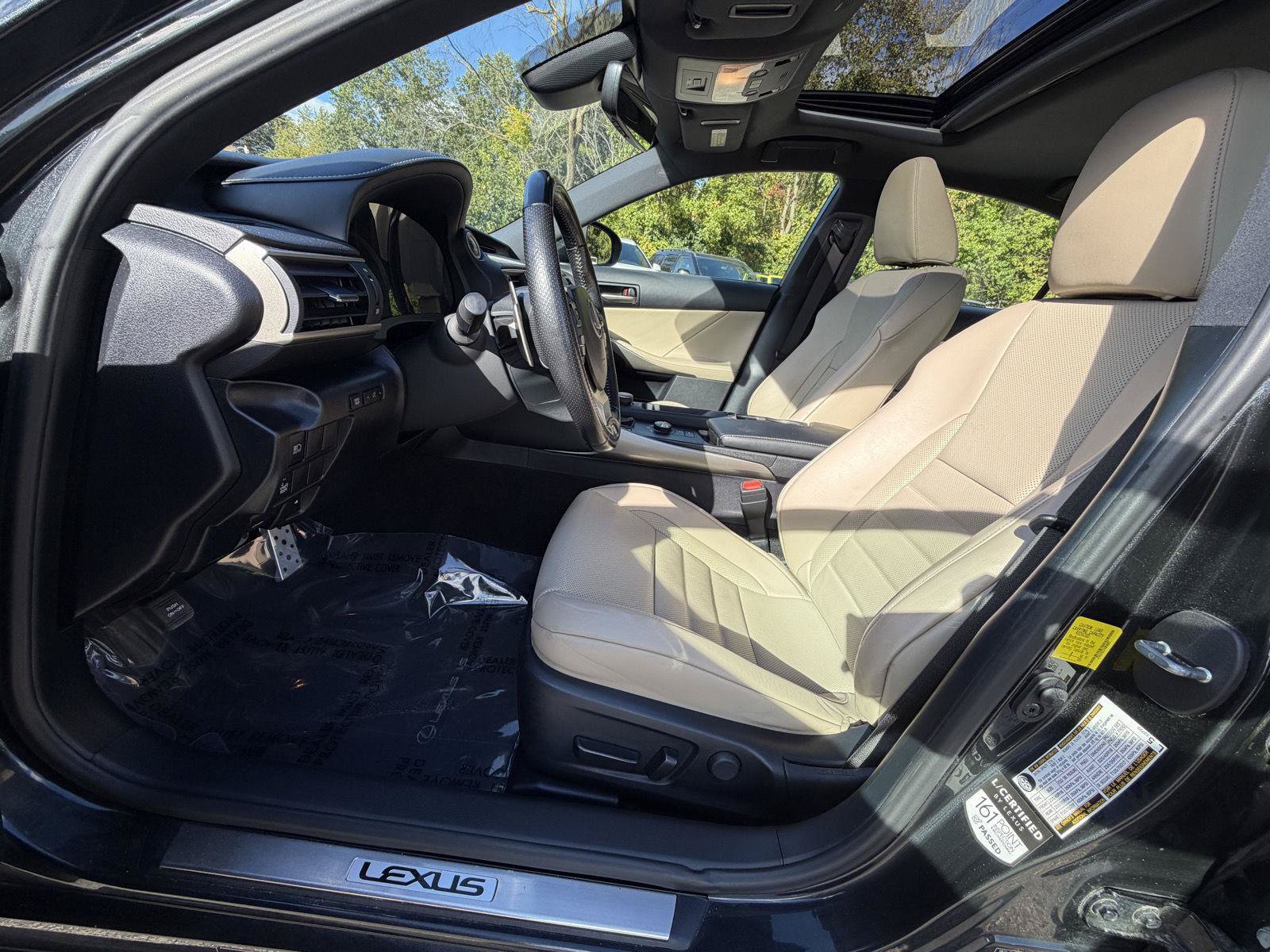 Used 2019 Lexus IS 300 F Sport w/ F Sport Package AWD/4WD image 10