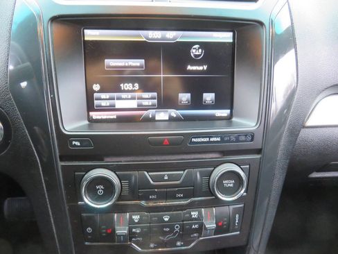 Used 2016 Ford Explorer XLT w/ Equipment Group 202A image 19