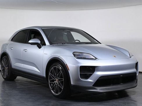 Certified 2025 Porsche Macan Electric RWD image 9