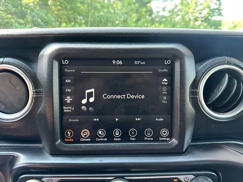 Used 2018 Jeep Wrangler Unlimited Sahara AWD/4WD image 33