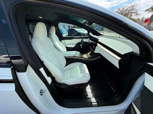 Used 2022 Tesla Model X image 35