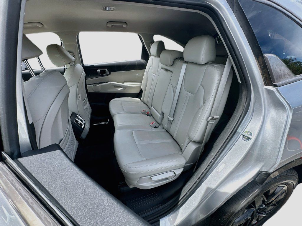 Certified 2022 Kia Sorento S FWD image 24