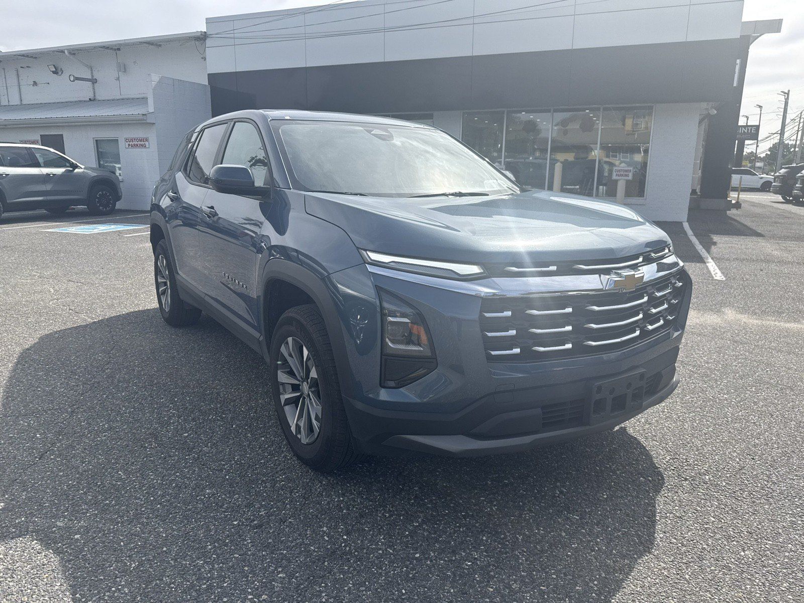 Used 2026 Chevrolet Equinox LT AWD/4WD image 1