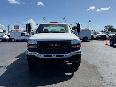 Used 2006 GMC Sierra 3500 W/T w/ Heavy-Duty Power Package image 3