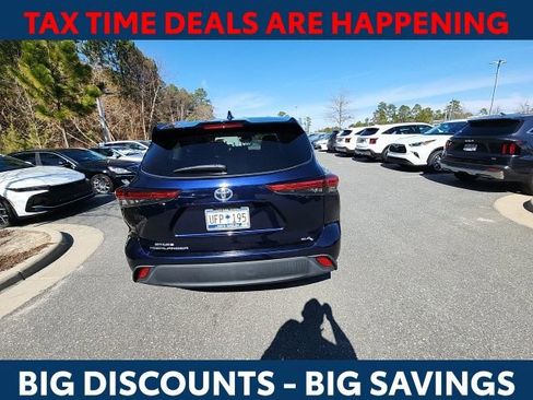 Used 2021 Toyota Highlander XLE image 11