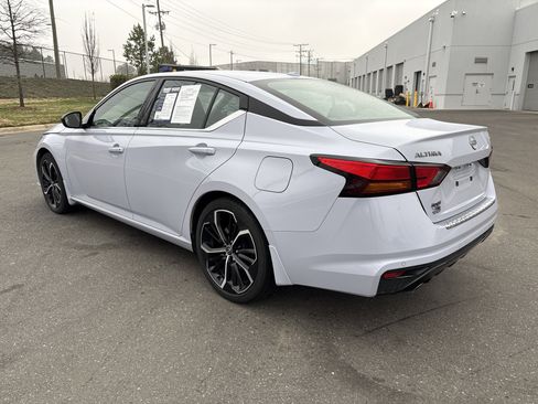 Used 2023 Nissan Altima 2.5 SR w/ SR Premium Package image 7