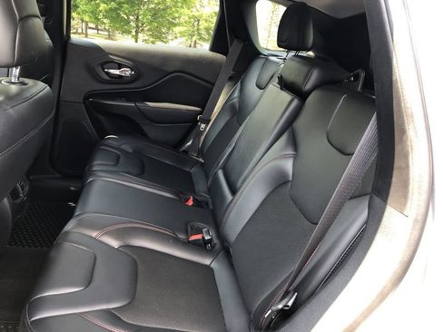 Used 2020 Jeep Cherokee Trailhawk w/ Cold Weather Group AWD/4WD image 21
