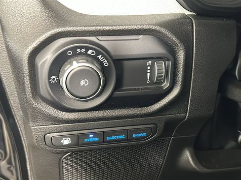 Used 2024 Jeep Wrangler Unlimited w/ Convenience Group AWD/4WD image 22
