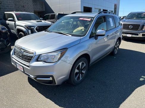 Used 2017 Subaru Forester 2.5i Premium w/ All-Weather Package AWD/4WD image 5