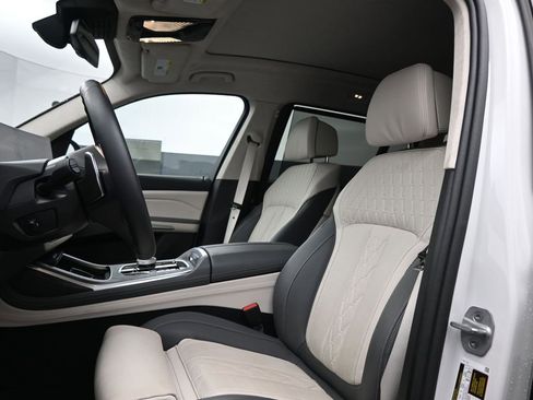 Used 2025 BMW X7 M60i w/ Executive Package image 10