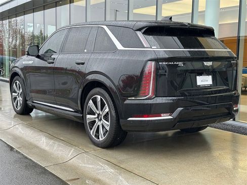 Used 2025 Cadillac Escalade IQ Luxury 1 image 3