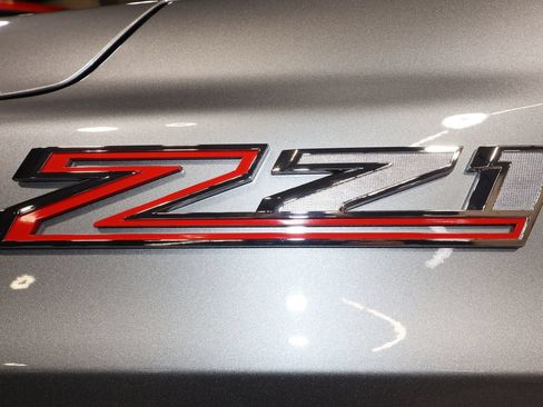 Used 2025 Chevrolet Suburban Z71 AWD/4WD image 35