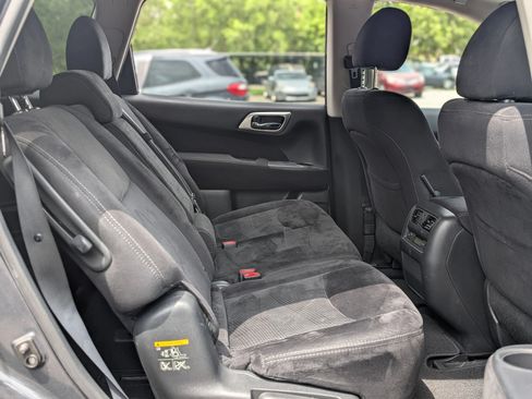Used 2014 Nissan Pathfinder S AWD/4WD image 16