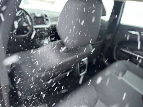 Used 2022 Chrysler 300 Touring image 13