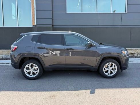 Used 2024 Jeep Compass Sport AWD/4WD image 2