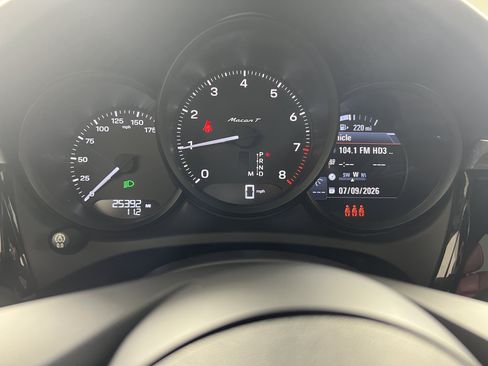 Certified 2024 Porsche Macan Turbo AWD/4WD image 18
