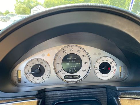 Used 2008 Mercedes-Benz E 350 4MATIC Sedan image 16