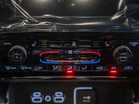 New 2025 Jeep Grand Cherokee Laredo X w/ Luxury Tech Group I image 21