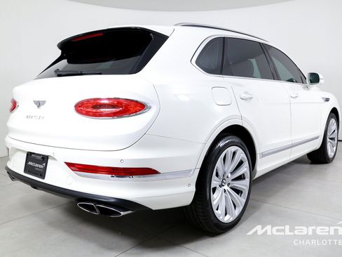 Used 2021 Bentley Bentayga Plug-In Hybrid AWD/4WD image 8