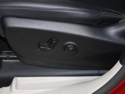 Used 2024 Chrysler Pacifica Touring-L FWD image 17
