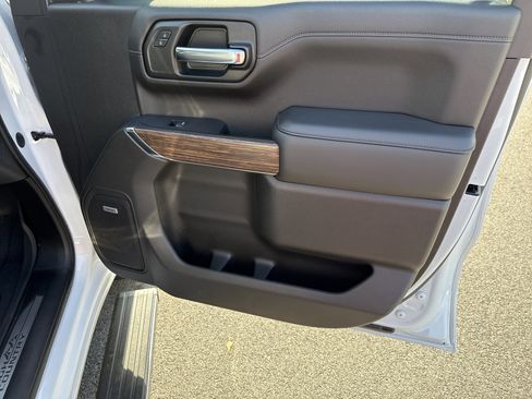 Used 2021 Chevrolet Silverado 1500 High Country w/ Technology Package image 15