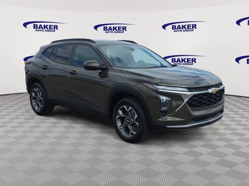 Certified 2024 Chevrolet Trax LT w/ Driver Confidence Package image 3