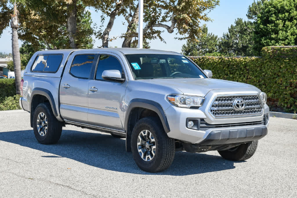 Used 2017 Toyota Tacoma TRD Off-Road w/ Tow Package (A/T) AWD/4WD image 3