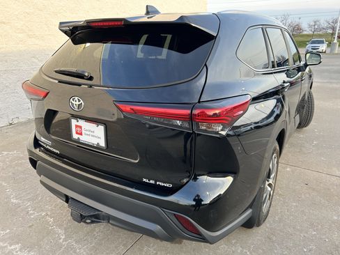 Used 2023 Toyota Highlander XLE image 6