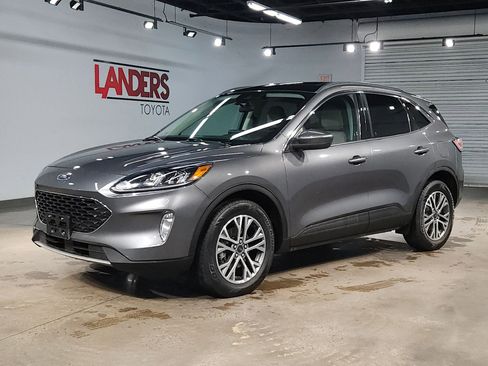 Used 2021 Ford Escape SEL image 3