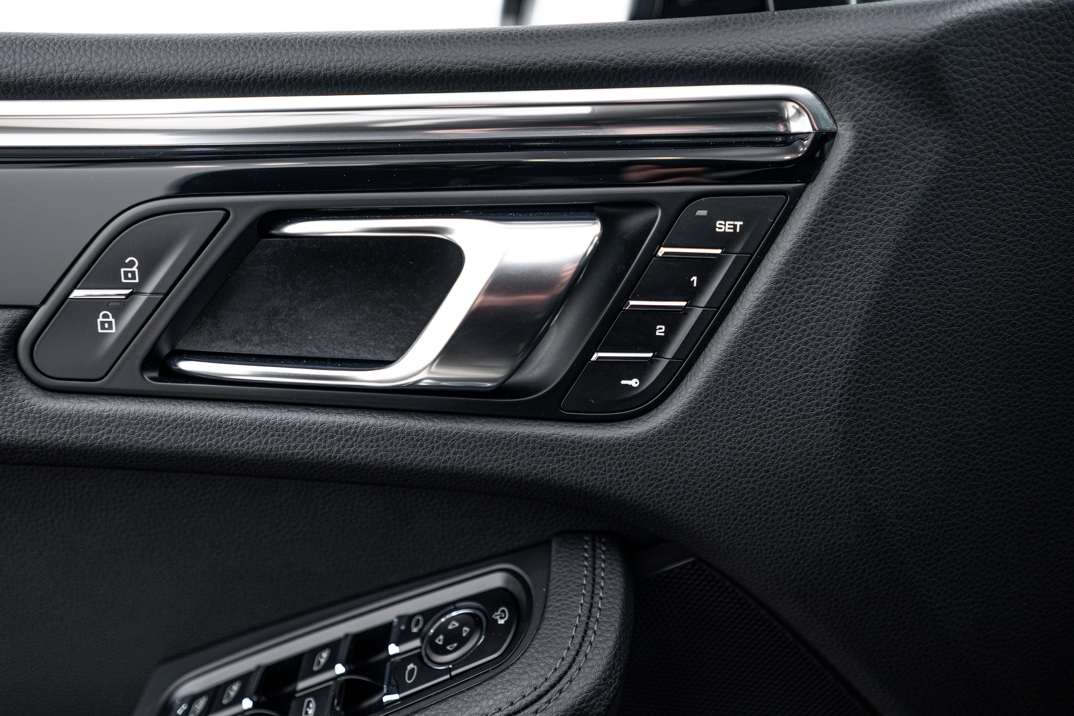 Certified 2026 Porsche Macan AWD/4WD image 19