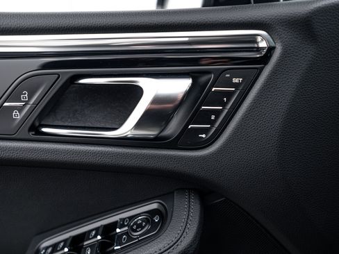 Certified 2026 Porsche Macan image 19