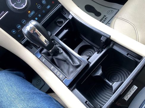 Used 2018 Ford Taurus Limited w/ Driver Assist Package image 21